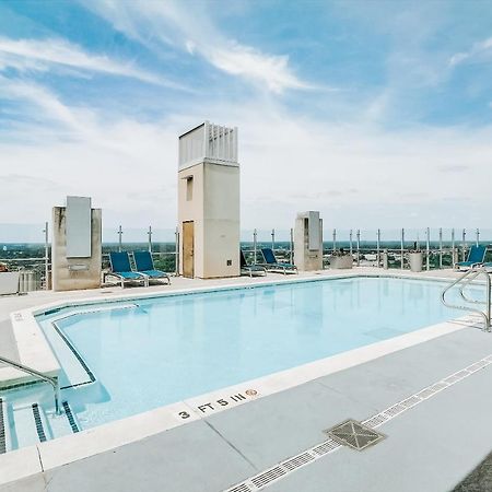 Frontdesk Skyhouse Apts Uptown Charlotte Apartment Bagian luar foto