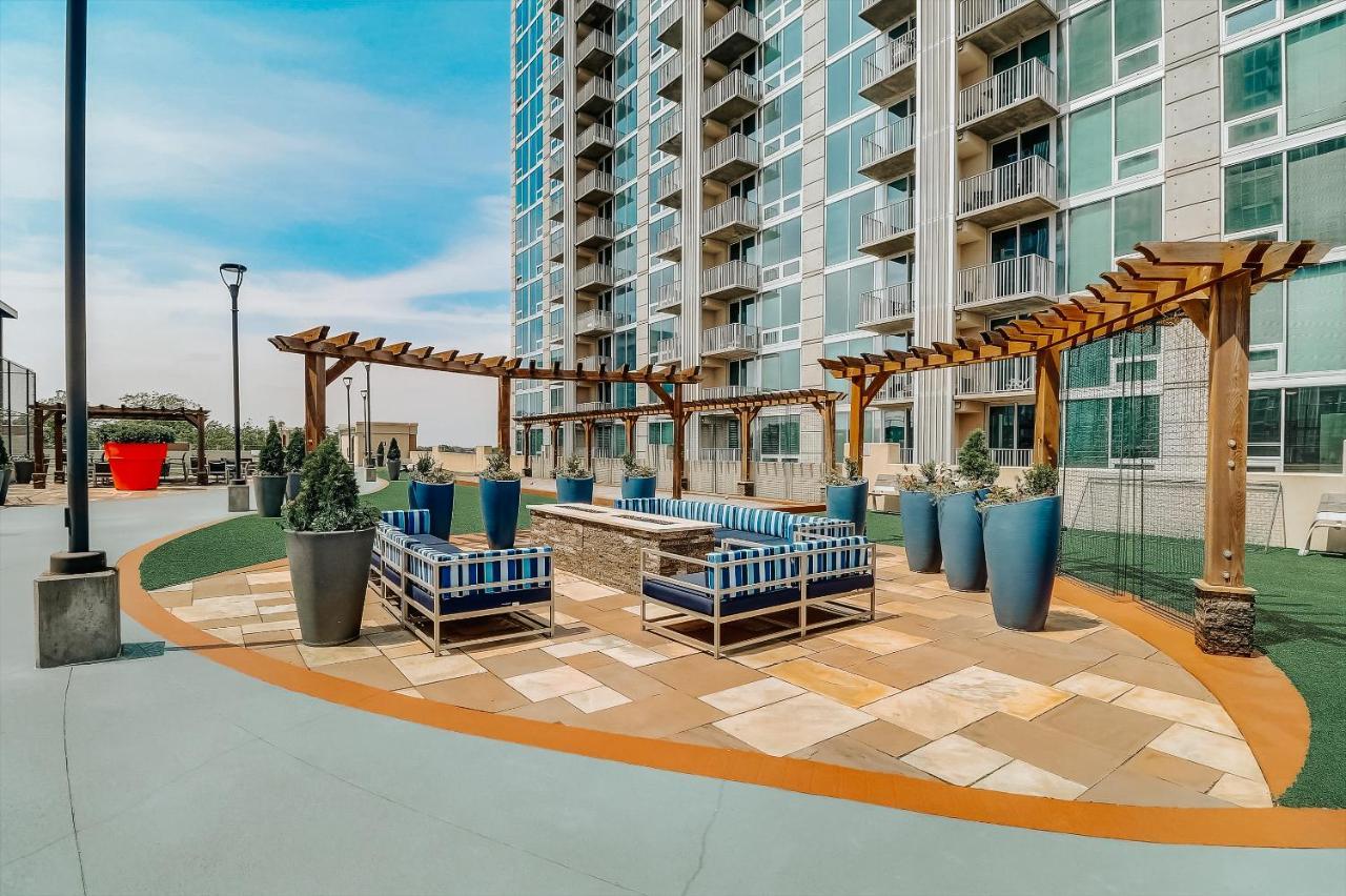 Frontdesk Skyhouse Apts Uptown Charlotte Apartment Bagian luar foto