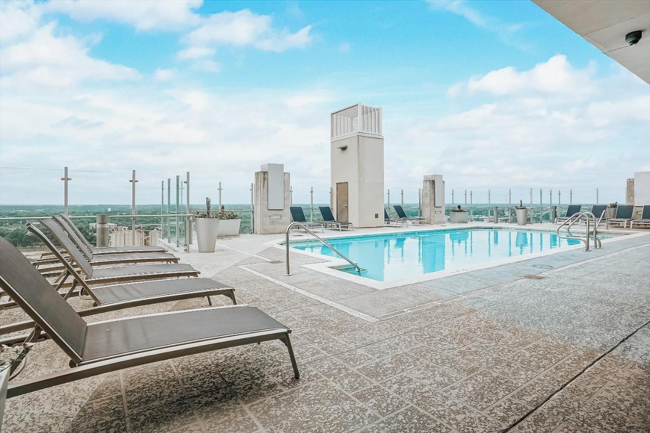 Frontdesk Skyhouse Apts Uptown Charlotte Apartment Bagian luar foto