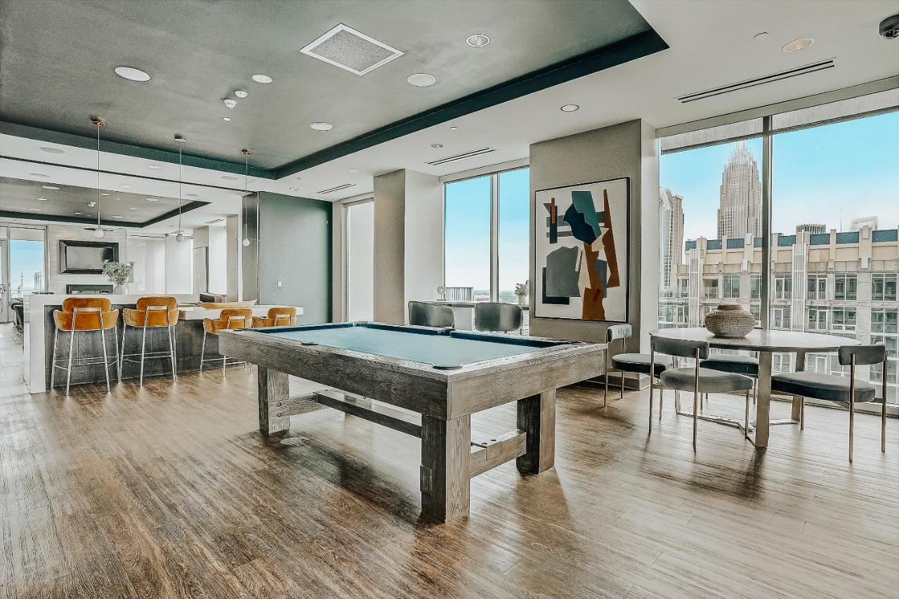 Frontdesk Skyhouse Apts Uptown Charlotte Apartment Bagian luar foto