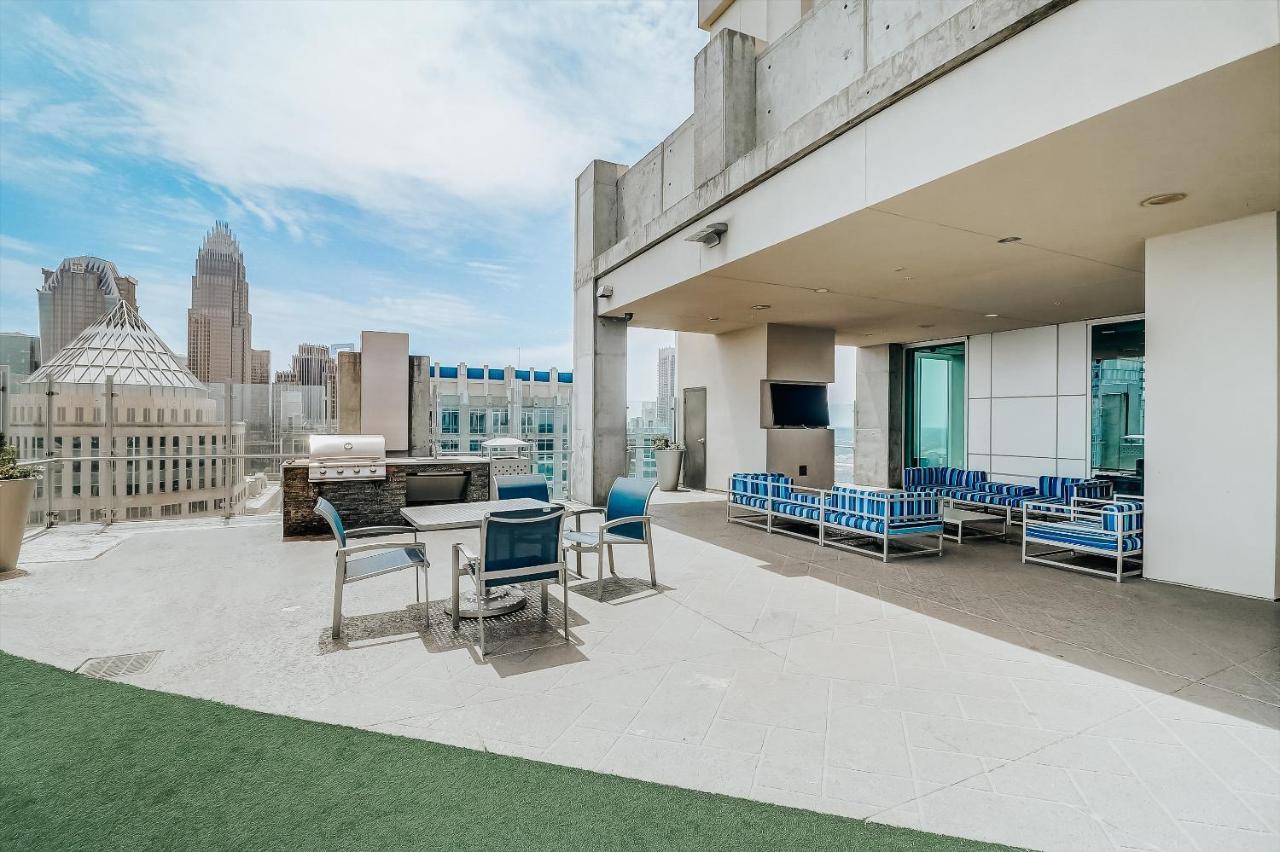 Frontdesk Skyhouse Apts Uptown Charlotte Apartment Bagian luar foto