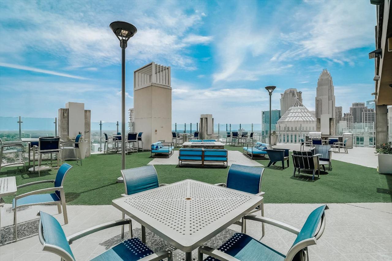 Frontdesk Skyhouse Apts Uptown Charlotte Apartment Bagian luar foto